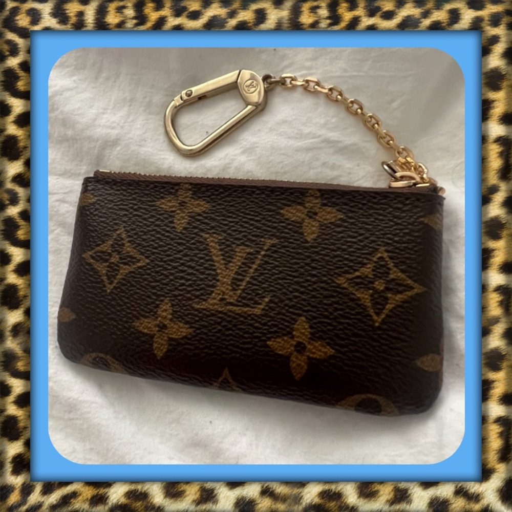 👑✅PRICE FIRM✅ Louis Vuitton Brown Monogram Key Pouch
